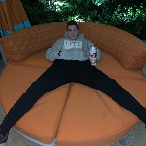 Meet your Posher, Alex - Picture 4 of 4